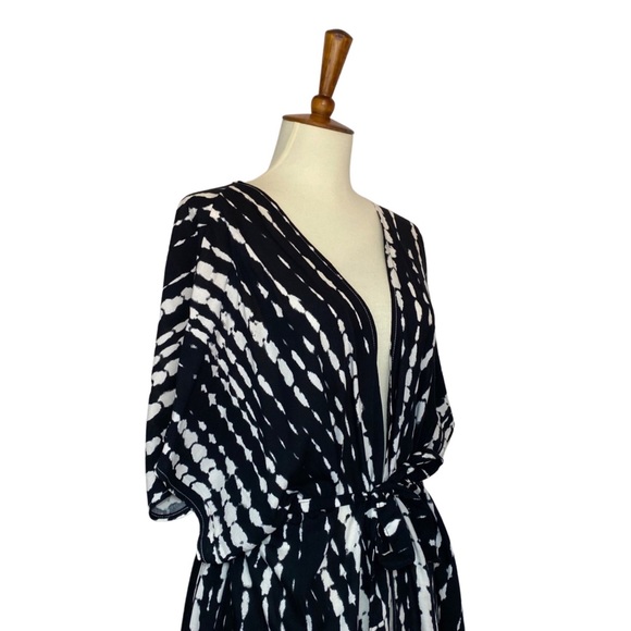 Black and White Abstract Striped Kimono Duster Beach Coverup - Picture 12 of 16